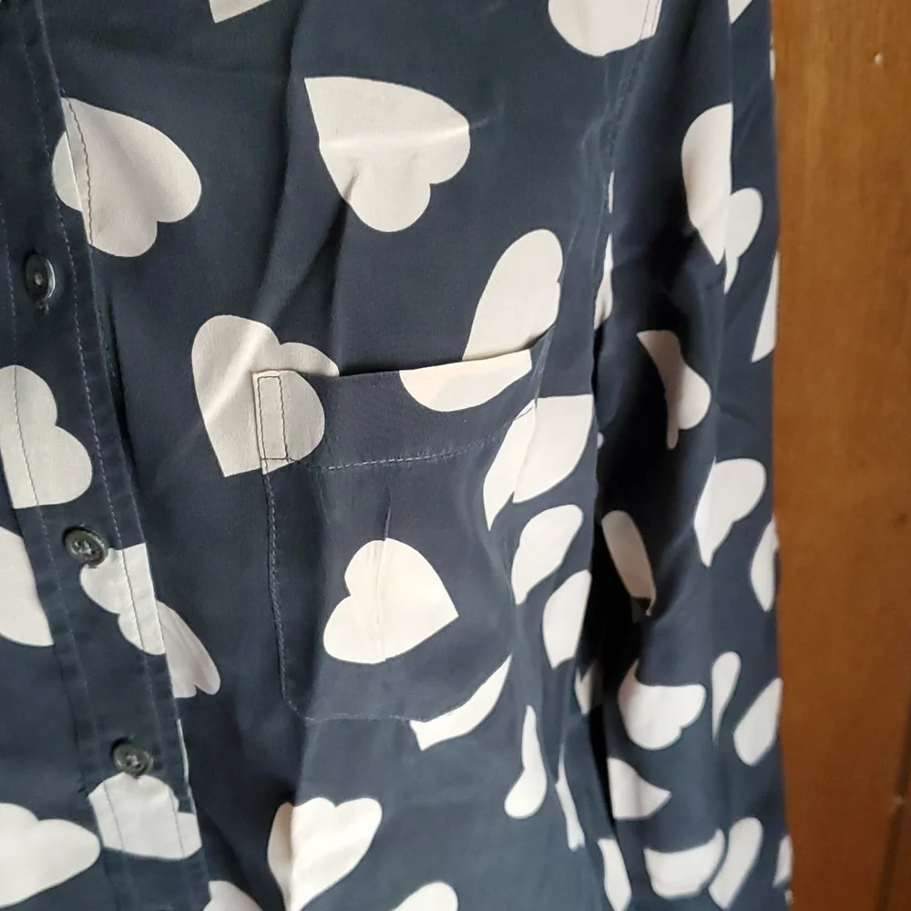 Equipment Silk top with pink hearts Woman's Size S - Picture 4 of 11